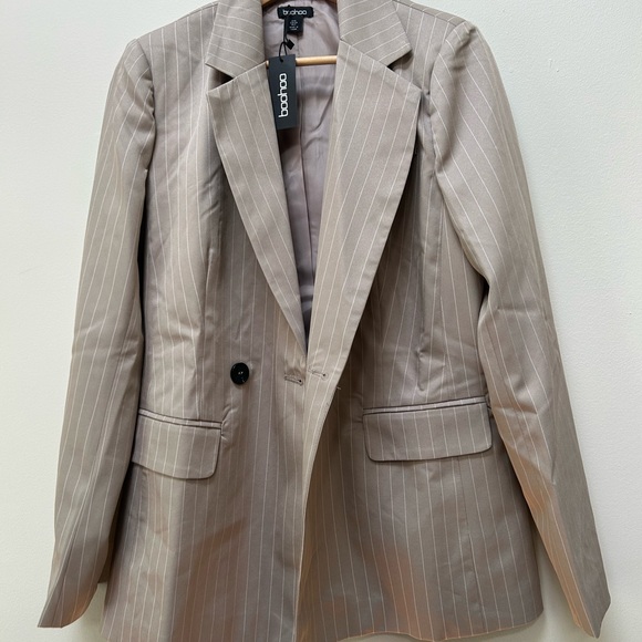 BooHoo tan and white pinstriped oversized blazer - Picture 4 of 6